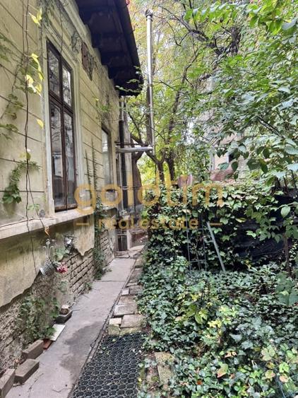 Casă individuală cu 5 camere cu Canalizare în Cotroceni