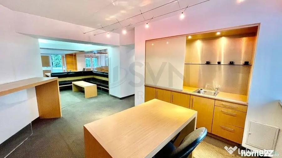 Apartament cu 5 camere semidecomandat în Romană