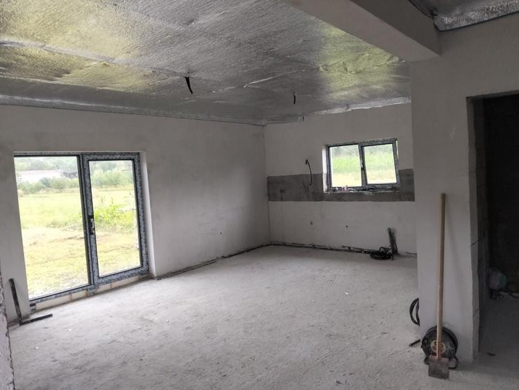 Casă cu 3 camere în Petrești