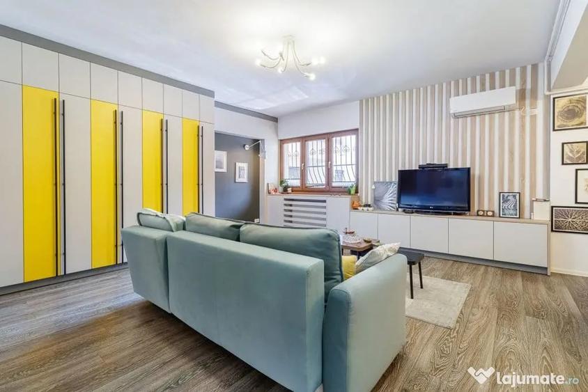 Apartament cu 4 camere semidecomandat în Tineretului