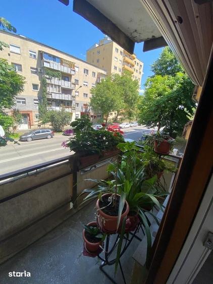 Apartament cu 4 camere în Micro 17