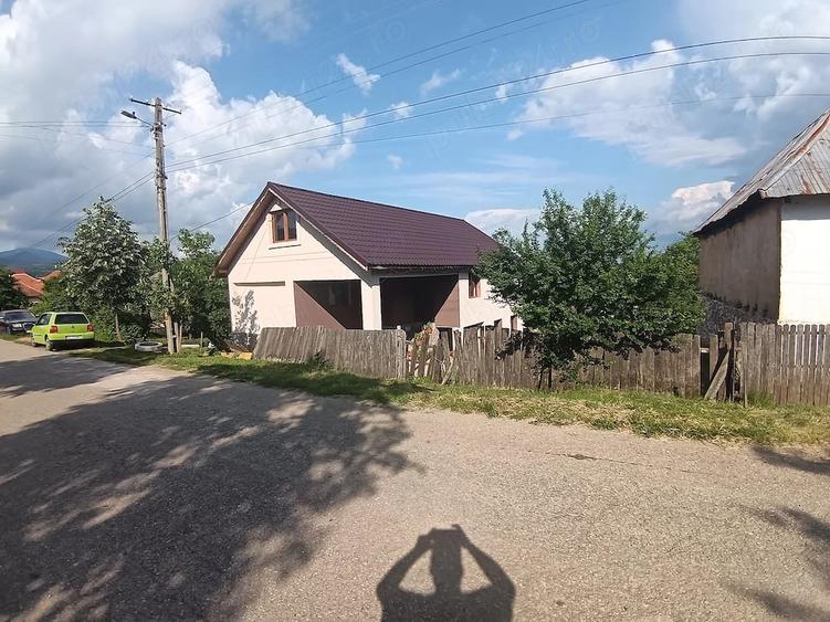 Casă cu Teren 2500 Mp în Central