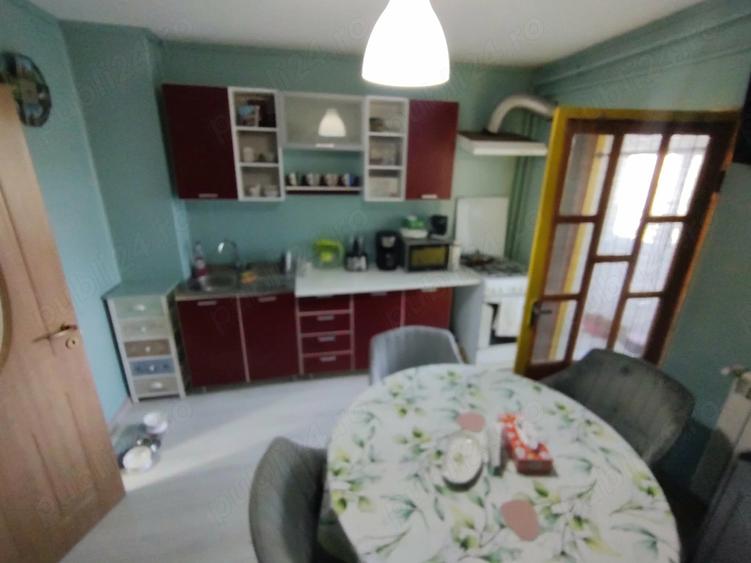 Apartament cu 3 camere decomandat în Prundu