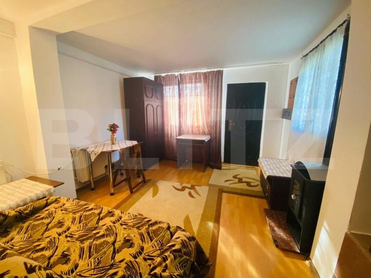 Casă individuală cu 8 camere cu Canalizare în Exterior Sud
