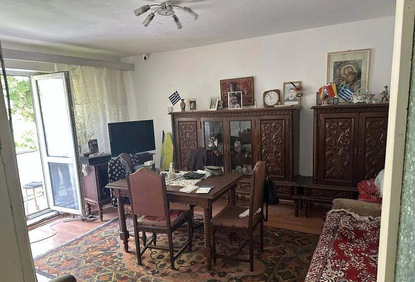 Apartament cu 4 camere în Calea București