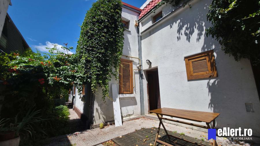 Casă cu 5 camere cu Canalizare în Domenii