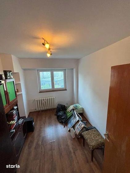 Apartament cu 3 camere semidecomandat în Pantelimon