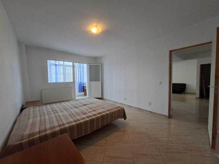 Mioritei (Carrefour)-3 cam decomandat/ 2 bai /centrala /renovat/et.4 cu sarpanta - 4