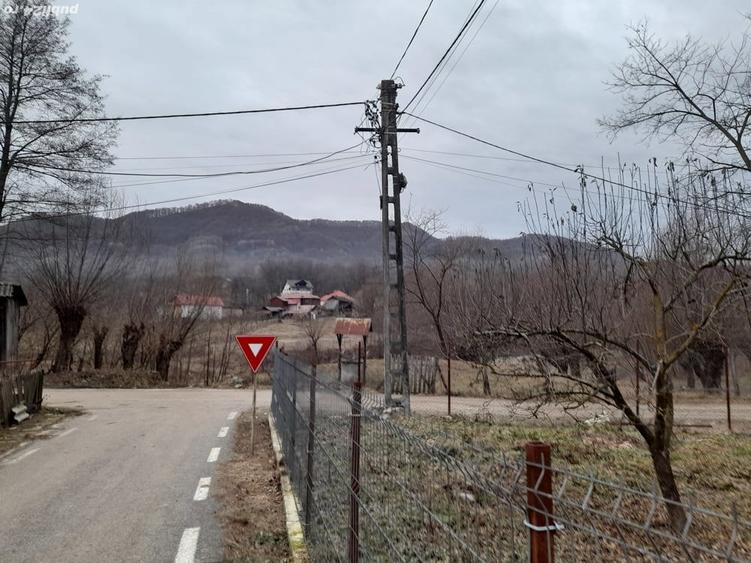 Vand constructie in zona montana ,Corbi ,jud Ag.Facilitati,apa curent ,gaze naturale ,asfalt la poar - 10