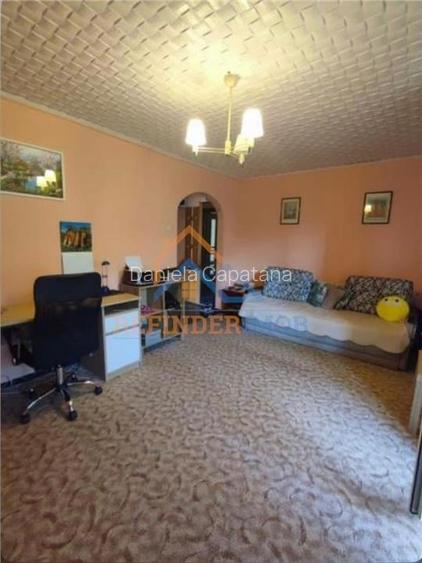 Vanzare apartament 2 camere zona Gorjului