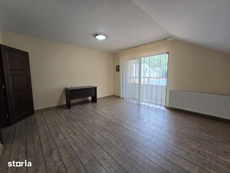 Casă cu 6 camere cu Teren 700 Mp în Tăuți