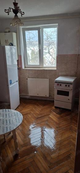 apartament de vanzare cu 3 camere - 1