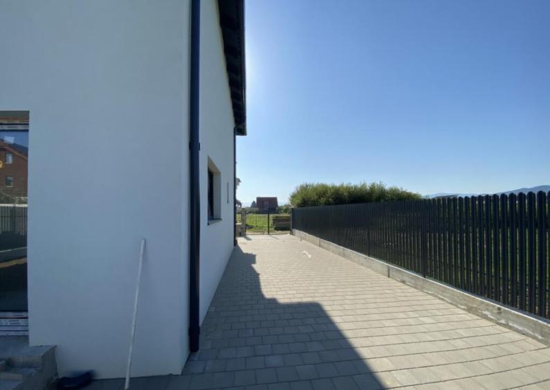 Casa individuala la stadiul de alb Cristian, cartier n - 9