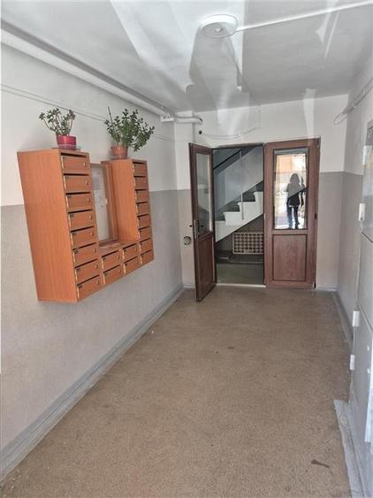 Apartament 3 camere decomandate, zona Astra (Calea Bucuresti) - 9