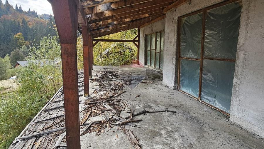 Casă individuală cu 10 camere cu Teren 1055 Mp în Dâmbovicioara