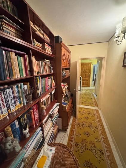 Apartament cu 3 camere decomandat, mobilat în Rovine
