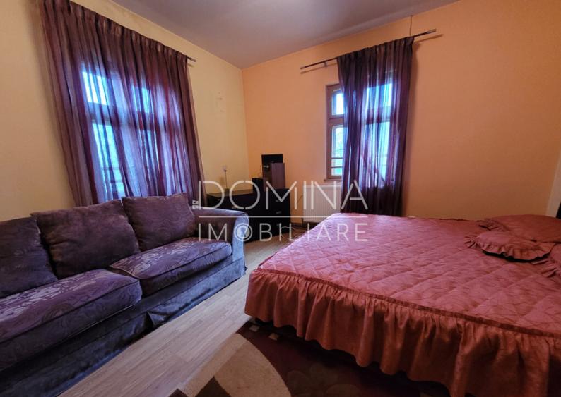 Casa tradi?ionala, in centrul satului Polovragi - 10