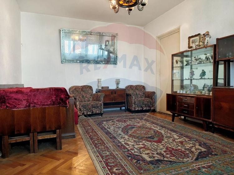 Apartament cu 2 camere  nerenovat, de vânzare în zona 1 Mai - 2