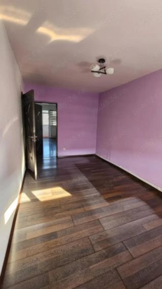 Apartament de vanzare - 3 camere - 4