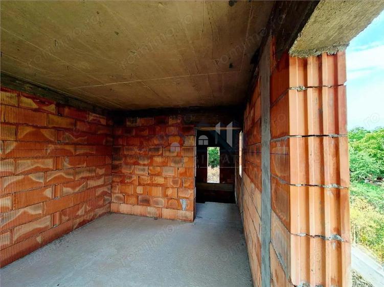 Casa de vanzare cu priveliste frumoasa - 7