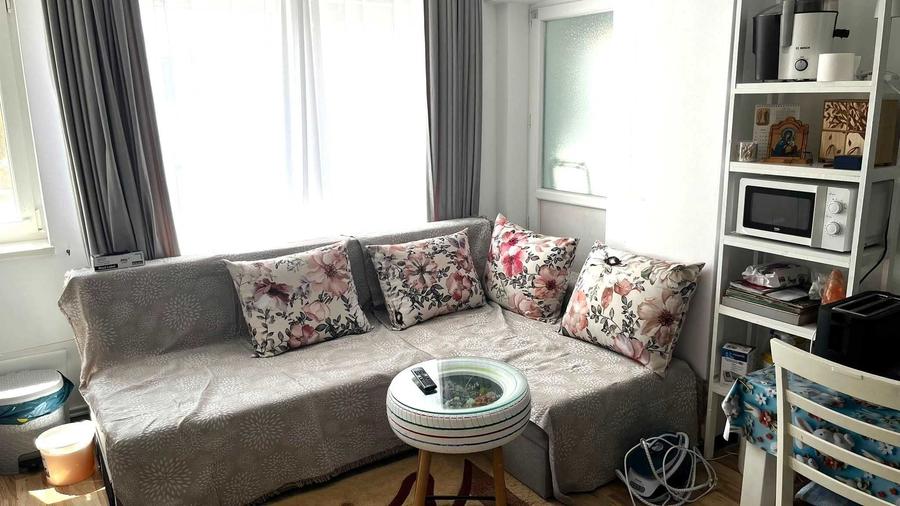 Apartament cu 3 camere decomandat în Letea Veche