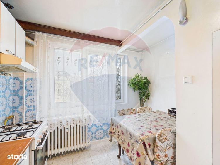 Apartament cu 3 camere semidecomandat, mobilat în Dristor