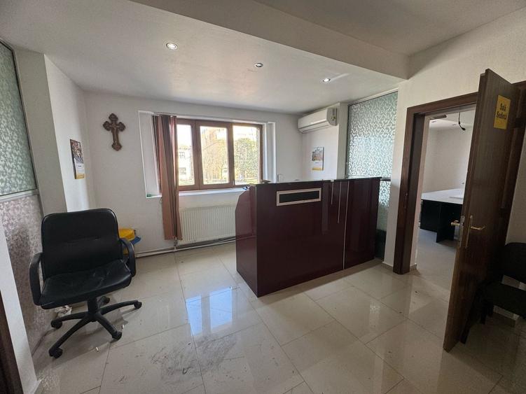 Birouri,sediul firme de închiriat  Etaj 1 în Aradul nou. - 2