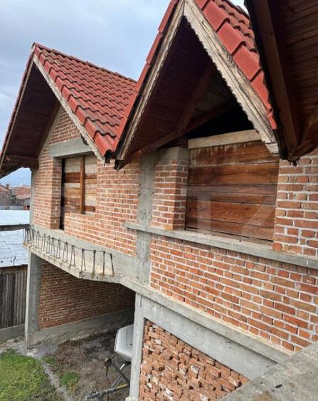 Casa de vanzare la rosu, 10 camere, 246,50 mp, zona Exterior - 16