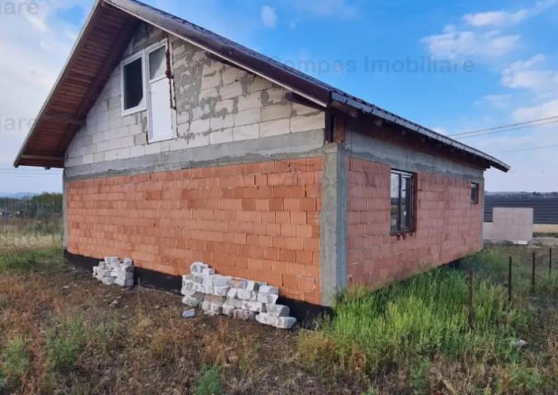 Casa la ro?u in zona Dumbrava Ro?ie - 1