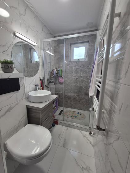 Vand Apartament 3 camere complet renovat si mobilat. - 1