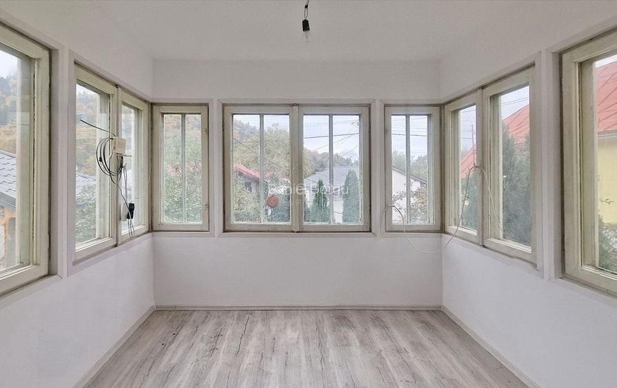 Aproape De Castelul Cantacuzino