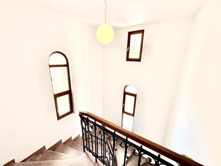 Piata Unirii Fantani Vila  500 mp utili curte 204 mp - 14