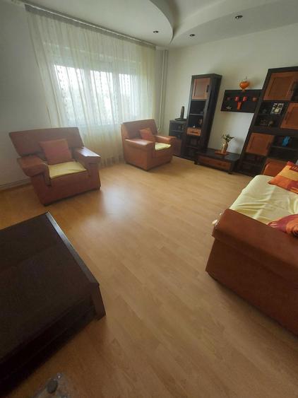 Vand apartament 3 camere, decomandat, zona Stefan cel Mare - 1