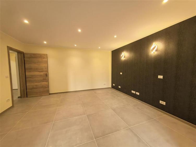 Apartament cu 3 camere Superb in Complex - 1