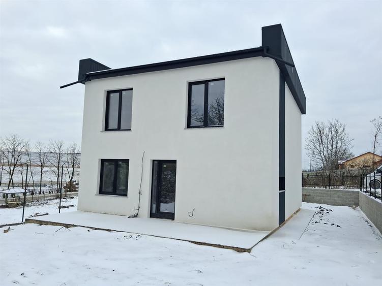 Casă cu 5 camere cu Teren 468 Mp în Popricani