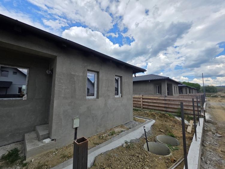 Casă individuală cu 3 camere cu Teren 300 Mp în Lunca Cetățuii