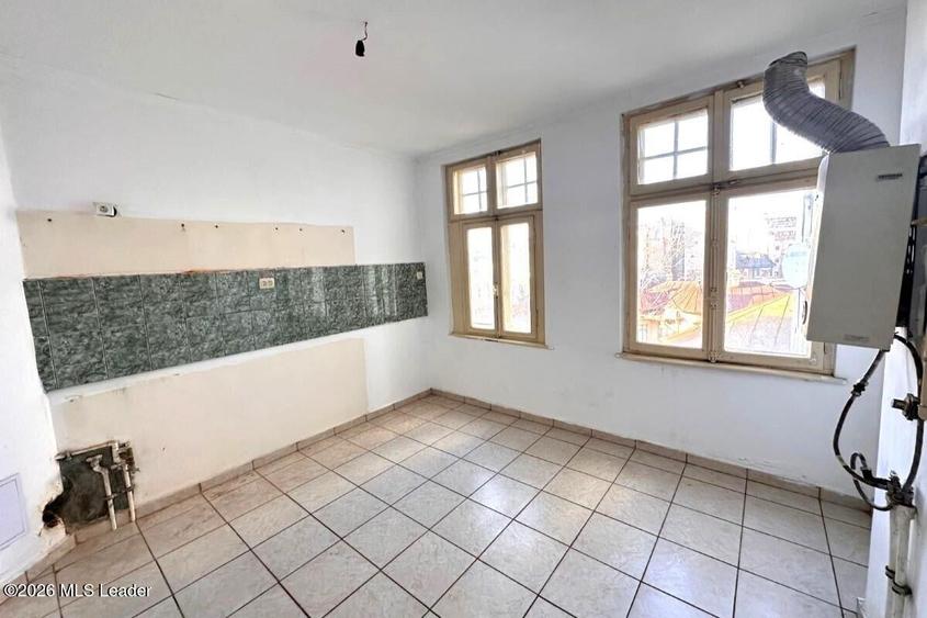 	B-dul Carol I nr. 59, 188 mpu, etaj 3, 6 camere, bloc mic - 9