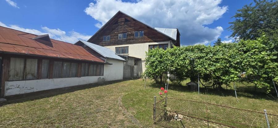 Brebu, Prahova,teren 2232mp + doua constructii in suprafata de 382mp, utilitati - 5