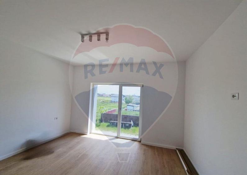 Casa / Vila - 132,5 mp , teren - 264 mp / zona Carcea - 32