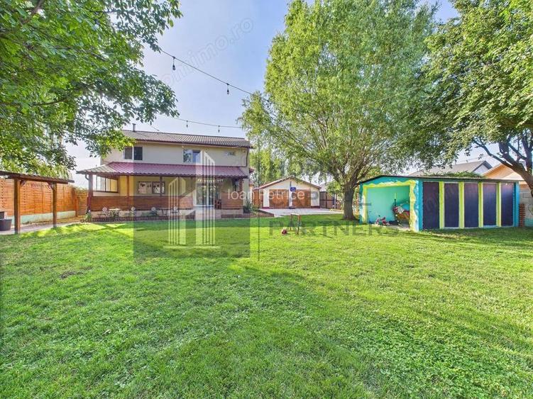 Vanzare casa P+M, 7 camere, 4 dormitoare, 4 bai, garaj 3 autoturisme