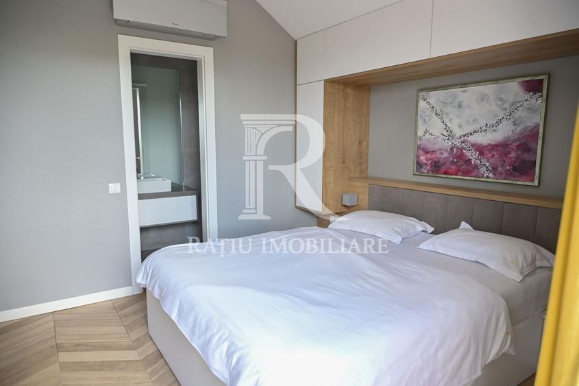 Casă individuală cu 9 camere cu Canalizare în Sânmartin