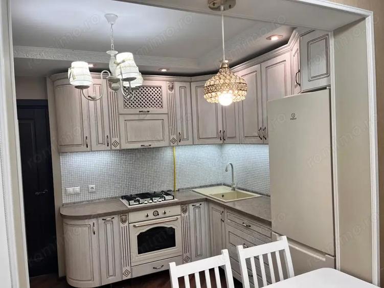 Inchiriem apartament de 3 camere zona 1 Decembrie - 1