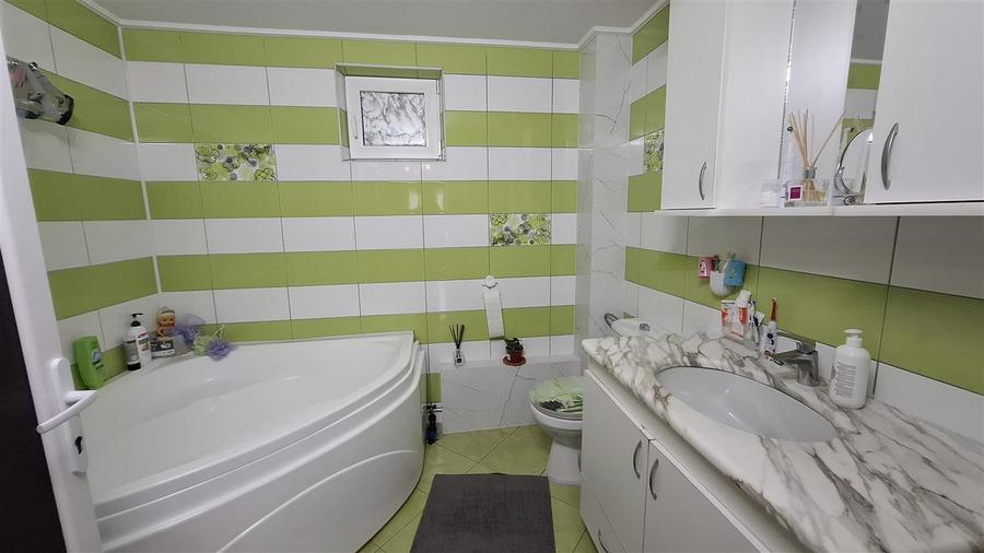 Casă individuală cu 5 camere cu Canalizare în Rediu