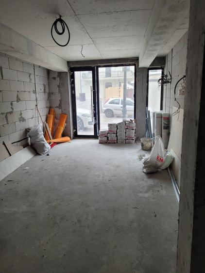 Piata Ovidiu - spatiu comercial cu vad pietonal - 4