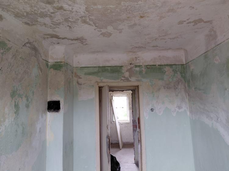 Apartament cu 4 camere decomandat în Peregu Mare