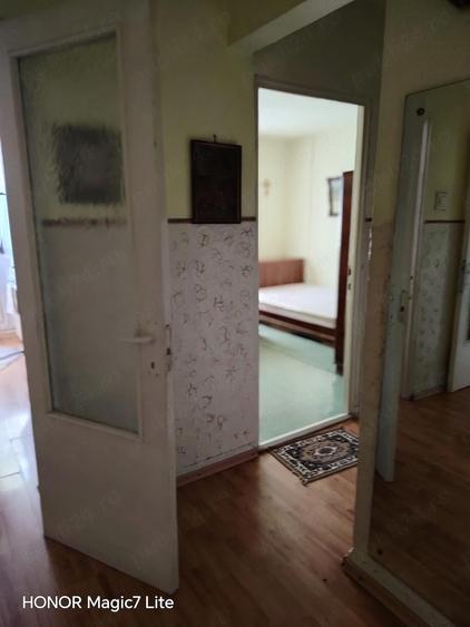 Vand 3 camere decomandate, balcon, 2 debarale, 60m, termopane, rulouri, centrala. - 2