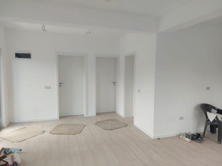 Casă cu 3 camere în Valea Adâncă