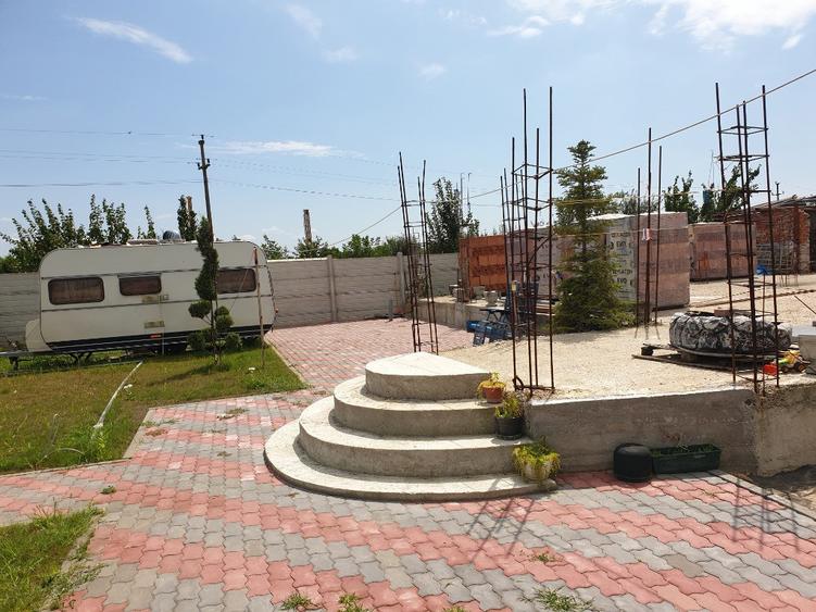 Casă cu 5 camere cu Teren 2600 Mp în Central