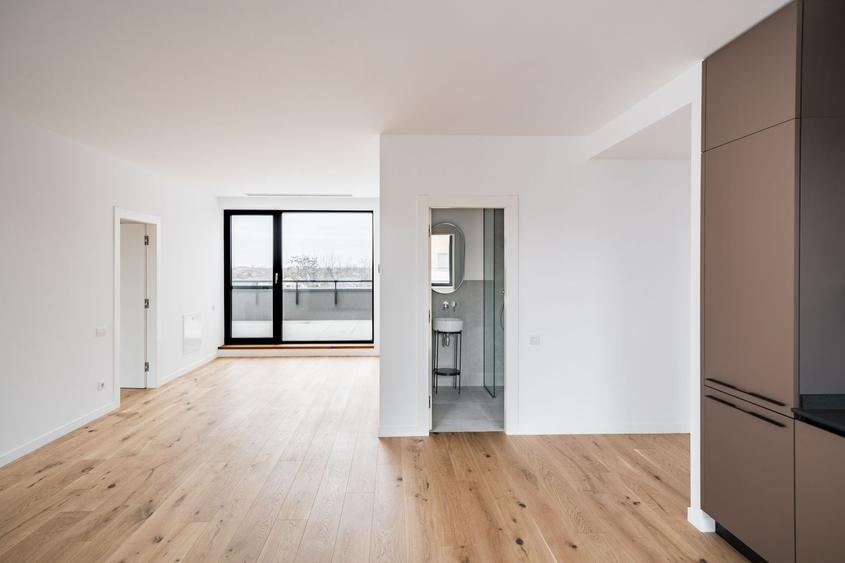 Apartament cu 3 camere semidecomandat în Tunari