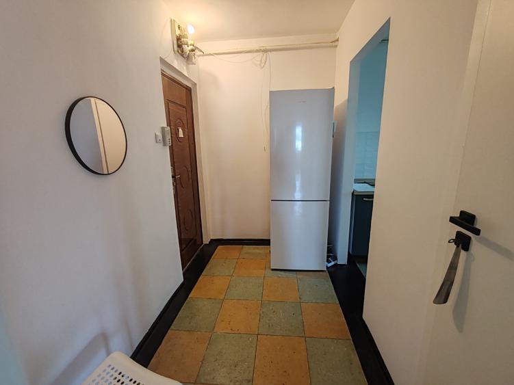Apartament cu 2 camere semidecomandat în Gemenii